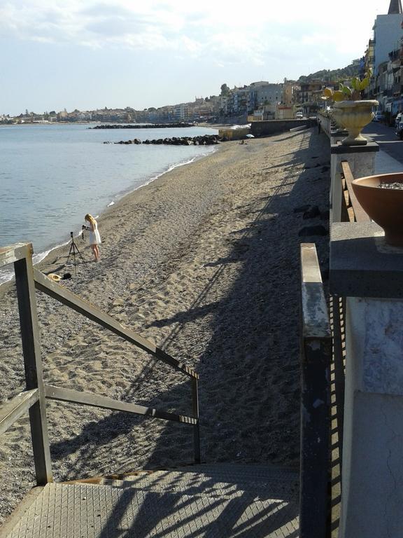 Mare E Monti Villa Giardini Naxos Bagian luar foto